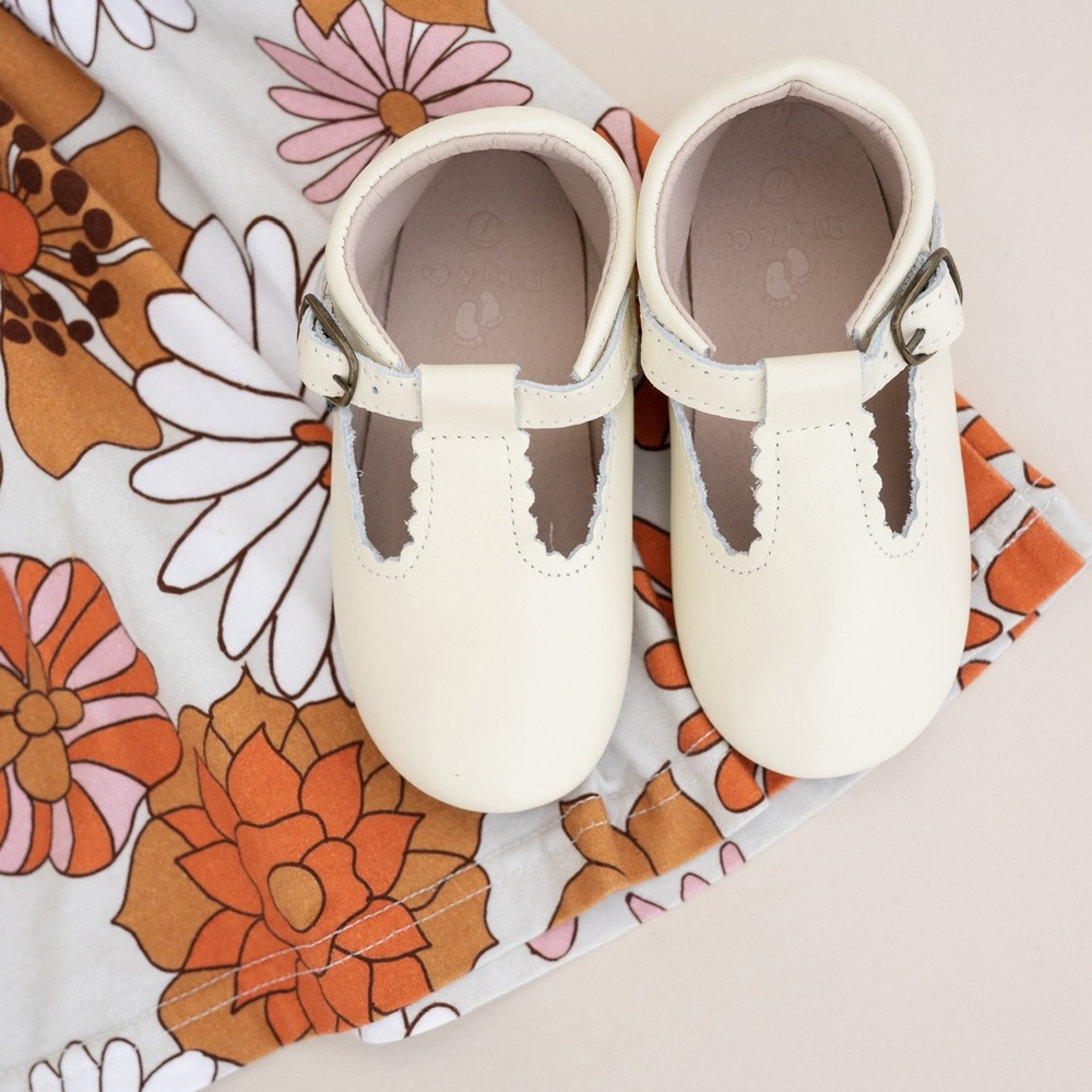Riley T-Straps - Scalloped - Pale Yellow - Picture 3 of 15
